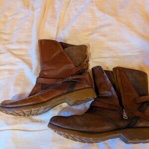 Teva Leather boots with zip side 9